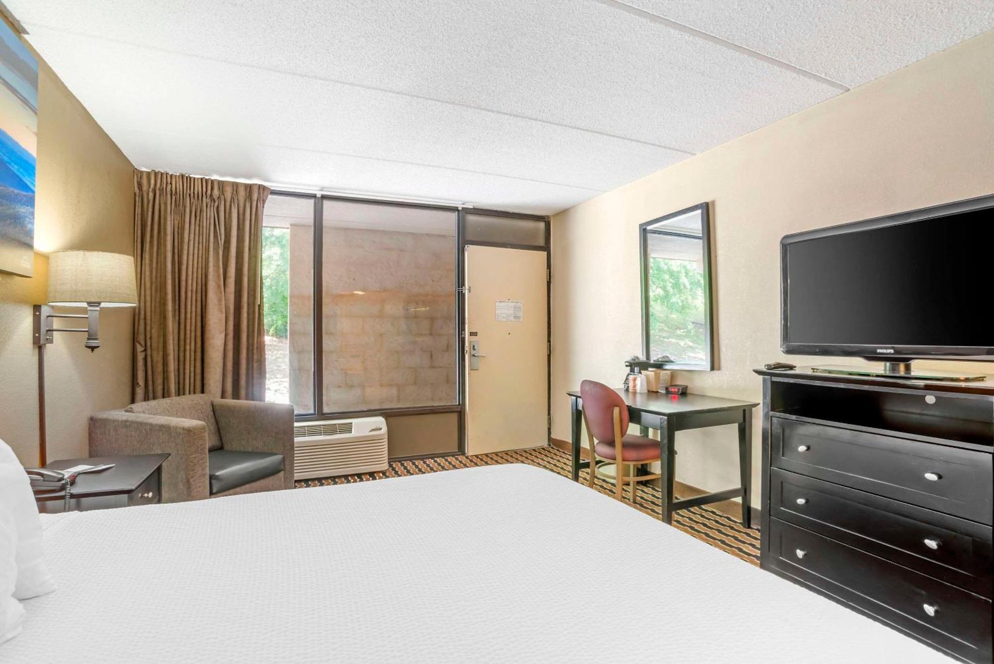 Quality Inn Near Speedway Wilkesboro Exterior foto