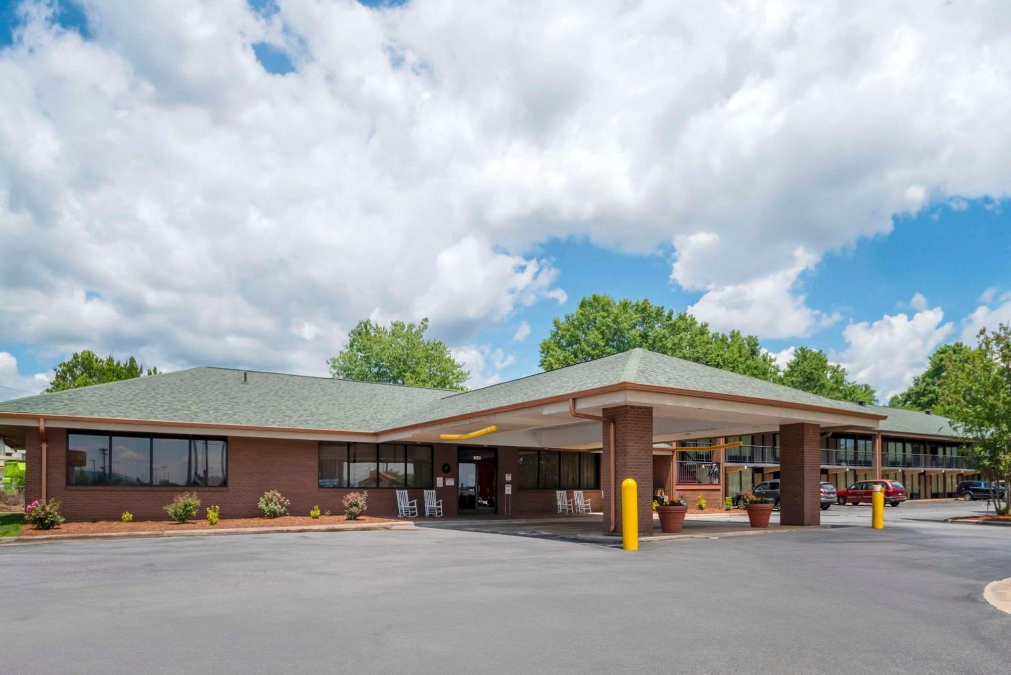 Quality Inn Near Speedway Wilkesboro Exterior foto